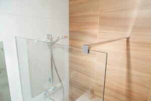 Paroi de douche en verre sur mesure