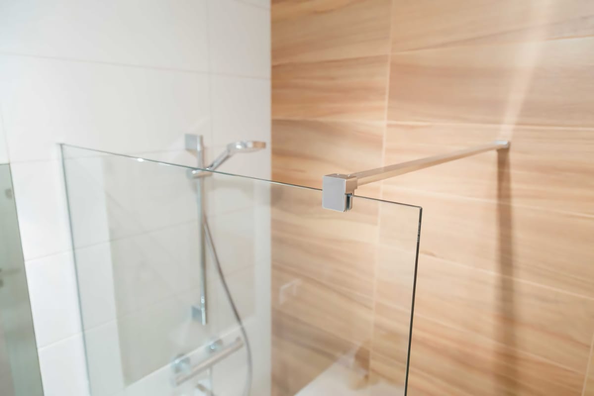 Paroi de douche en verre sur mesure
