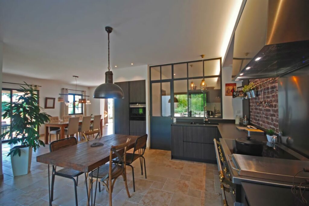 vitrage sur mesure pour verrière atelier intérieur